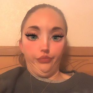 Meet your Posher, Caroline